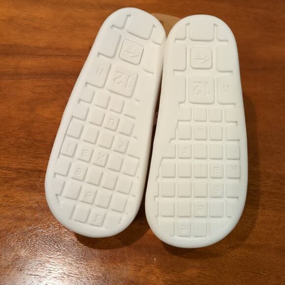 See Kai run girls iridescent Logan Velcro SandalLittle Kids Size 10&12 available - Picture 6 of 7